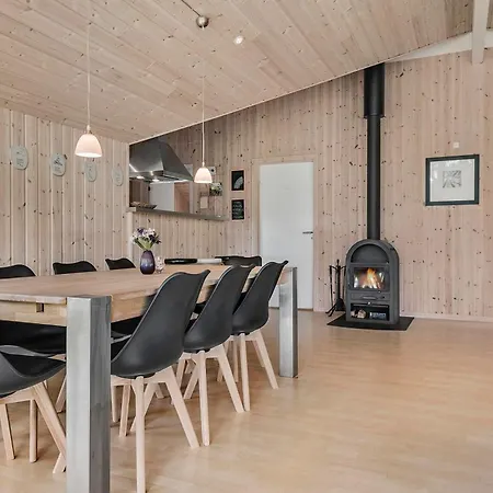 Awesome In With 4 Bedrooms And Wifi Holiday home Stege