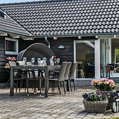 Holiday home Awesome In With 4 Bedrooms And Wifi *