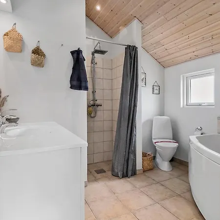 Holiday home Awesome In With 4 Bedrooms And Wifi Stege